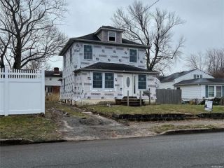 Foreclosed Home - 64 LAUREL ST, 11772