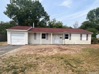 Foreclosed Home - 91 CIRCLE DR W, 11772