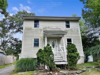 Foreclosed Home - 36 SHELL RD, 11778
