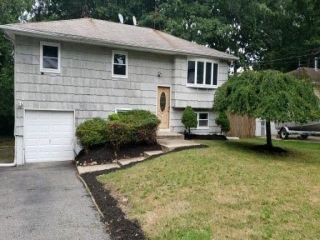 Foreclosed Home - 125 Park Ave, 11779