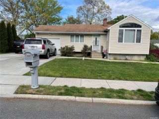 Foreclosed Home - 19 NORWALK LN, 11784