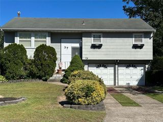 Foreclosed Home - 37 NEWTOWN AVE, 11784