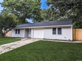 Foreclosed Home - 396 BOYLE RD, 11784