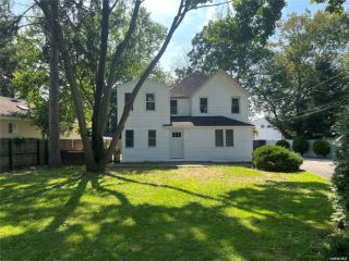 Foreclosed Home - 252 MAPLE AVE, 11787