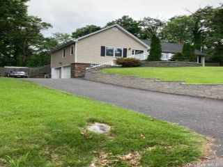 Foreclosed Home - 52 HEWLETT DR, 11789