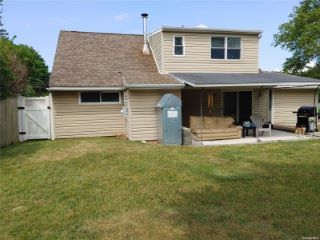 Foreclosed Home - 5 FIELDSTONE DR, 11791