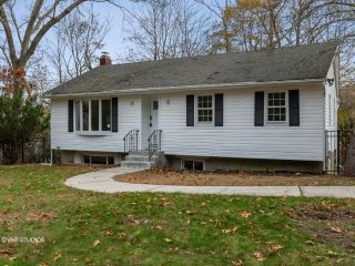 Foreclosed Home - 7 Randall Rd, 11792
