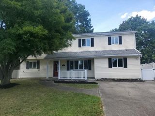 Foreclosed Home - 431 Spruce Ave, 11795