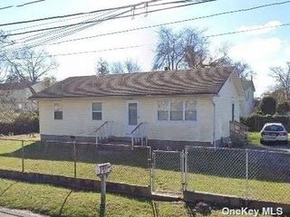 Foreclosed Home - 74 ARLINGTON AVE, 11798