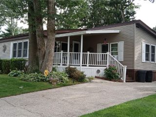 Foreclosed Home - 1661 OLD COUNTRY RD UNIT 470, 11901