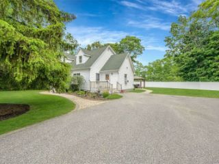 Foreclosed Home - 15 OLD MANOR RD, 11941