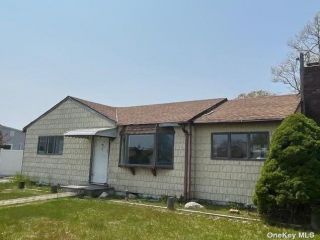 Foreclosed Home - 12 MARLIN RD, 11942