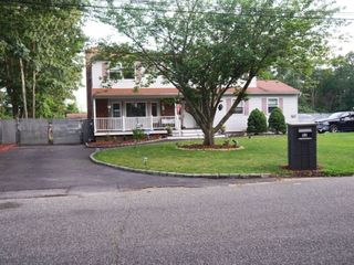 Foreclosed Home - 12 MEADOWMERE AVE, 11950