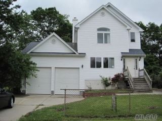 Foreclosed Home - 115 MAYWOOD DR, 11951
