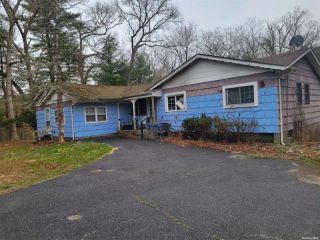 Foreclosed Home - 20 YAPHANK MIDDLE ISLAND RD, 11953