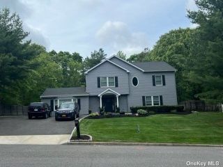 Foreclosed Home - 6 CLIFFWOOD LN, 11961