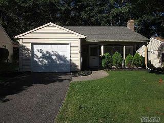 Foreclosed Home - 202 CANTERBURY DR, 11961