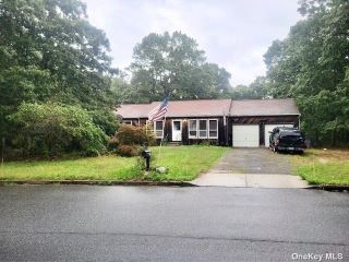 Foreclosed Home - 13 CHRISTINE LN, 11980