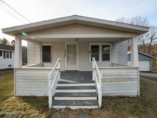 Foreclosed Home - 1087 BEST RD, 12061