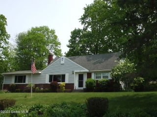 Foreclosed Home - 4 PINE GROVE LN, 12182