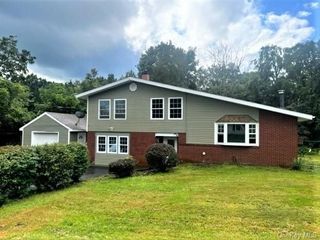 Foreclosed Home - 22 WEATHER OAK HILL RD, 12553