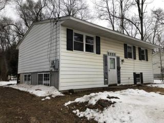 Foreclosed Home - 24 Cornell Ave, 12571
