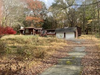 Foreclosed Home - 620 HUNNS LAKE RD, 12581