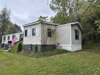 Foreclosed Home - 405 E KERLEY CORNERS RD, 12583