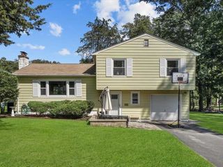 Foreclosed Home - 34 BRIARCLIFF AVE, 12603