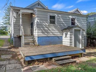 Foreclosed Home - 15 E 6TH ST, 13126