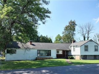 Foreclosed Home - 8 OXFORD PL, 13148