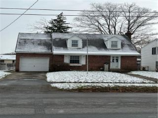 Foreclosed Home - 2233 VALLEY DR, 13207