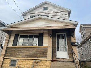 Foreclosed Home - 1011 Bernadine Ave, 15003