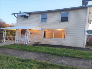 Foreclosed Home - 318 Penn Ave, 15656
