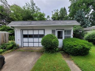 Foreclosed Home - 937 W 33RD ST, 16508