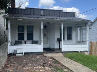 Foreclosed Home - 917 W CHESTNUT ST, 17866