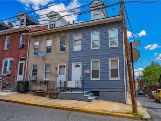 Foreclosed Home - 20 N WARREN ST, 18042