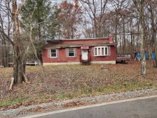 Foreclosed Home - 218 CRESCENT WAY, 18210