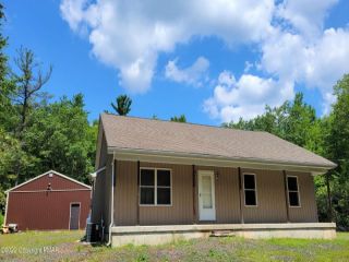 Foreclosed Home - 85 ALGONKIN RD, 18229