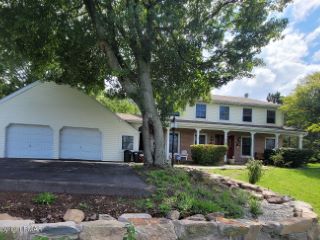 Foreclosed Home - 640 W FOOTHILLS DR, 18249