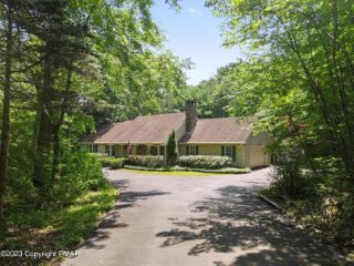 Foreclosed Home - 220 GROUSE RUN, 18326