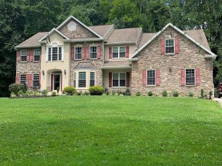 Foreclosed Home - 2201 GLENSPRING LN, 19008