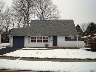 Foreclosed Home - 11 VERMONT LN, 19054