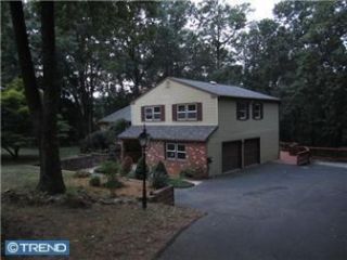 Foreclosed Home - 1011 VALLEYBROOK RD, 19060