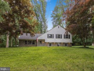 Foreclosed Home - 100 E BISHOP HOLLOW RD, 19063