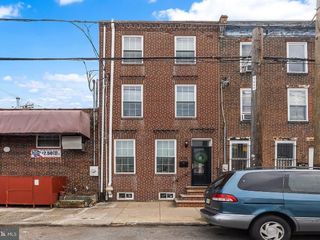 Foreclosed Home - 1105 S 10TH ST, 19147