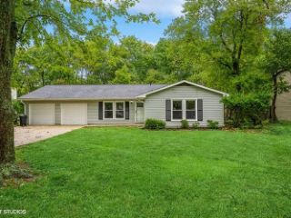 Foreclosed Home - 1000 IVY LN, 20602
