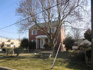 Foreclosed Home - 2037 POWHATAN RD, 20782