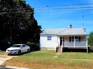 Foreclosed Home - 4104 HILLCREST AVE, 21225