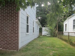 Foreclosed Home - 1227 SEVEN OAKS RD, 21227